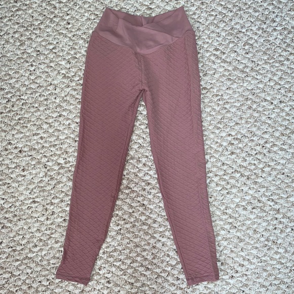 2 for $20 or 5 for $40
AMAZON BOOTY LEGGINGS - MEDIUM - Picture 3 of 6